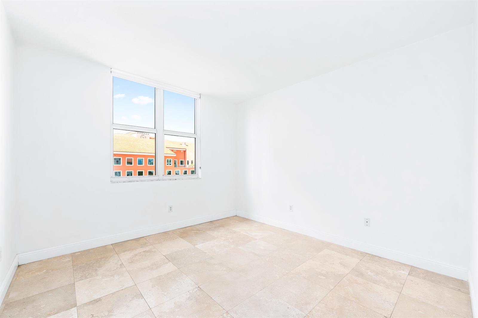 Building Photo - 2030 S Douglas Rd