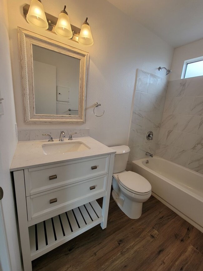 Building Photo - 260 Manini Pl