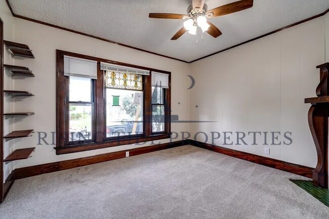 Building Photo - 707 Carlisle Ave