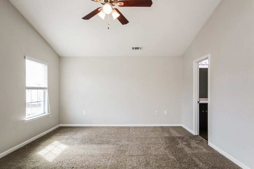 Building Photo - 1918 Eastway Dr