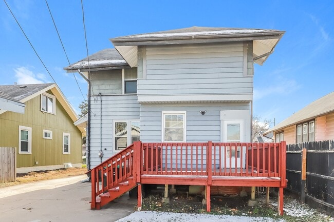 Building Photo - 2720 Newport Ave