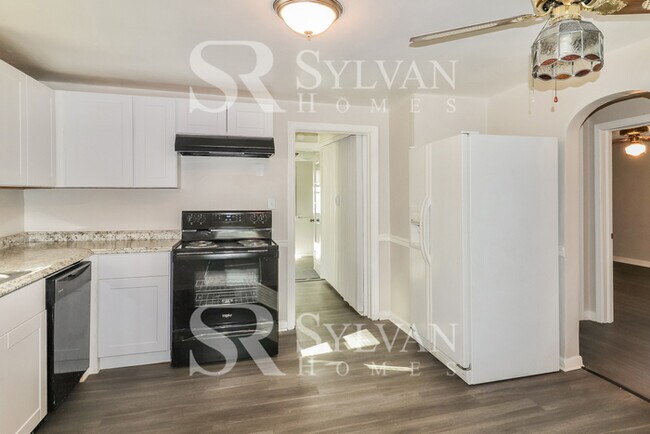 Building Photo - Charming 3BR 2BA Home