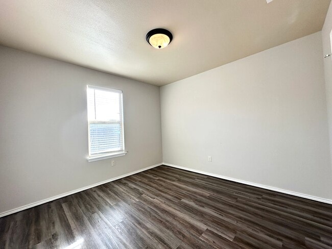 Building Photo - 3 bed 2 bath 2 car garage - Cooper ISD