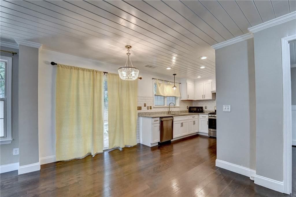 Building Photo - 725 Manor Glen Dr NW