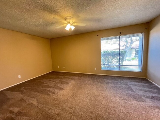 Building Photo - Mesa Circle Drive Townhouse with Loft!