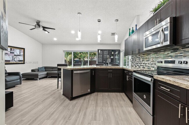 Building Photo - 1820 SW 135th Way