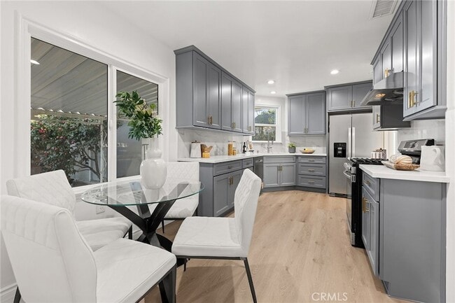 Building Photo - 1505 N Rosewood Ave