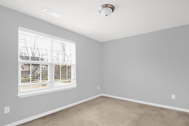 Building Photo - Updated 2BR/2.5BA Townhome