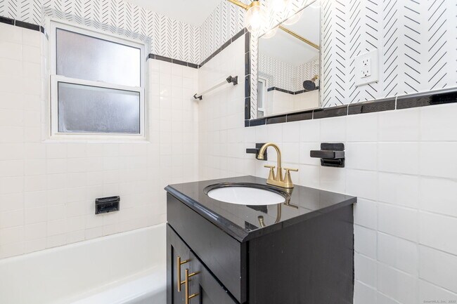 Building Photo - 43 Arnold Way