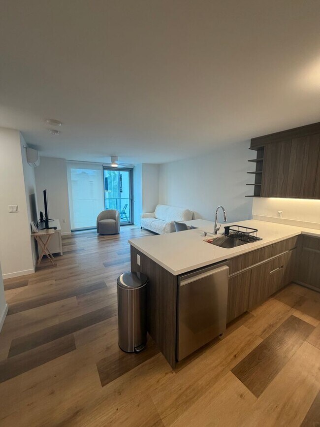 Building Photo - Ready to Move in Brand New Condo! Fully Furnished! 2 Bed/2 Bath/1 Parking at The Park on Ke‘eaumoku!