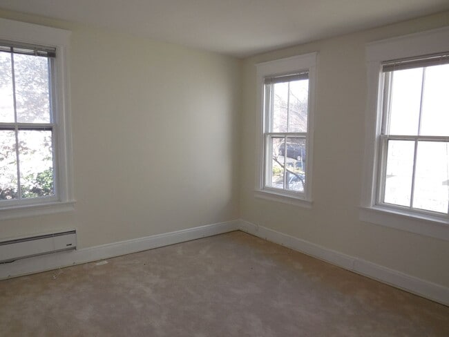 Building Photo - Charming Georgetown Townhouse on a quiet street