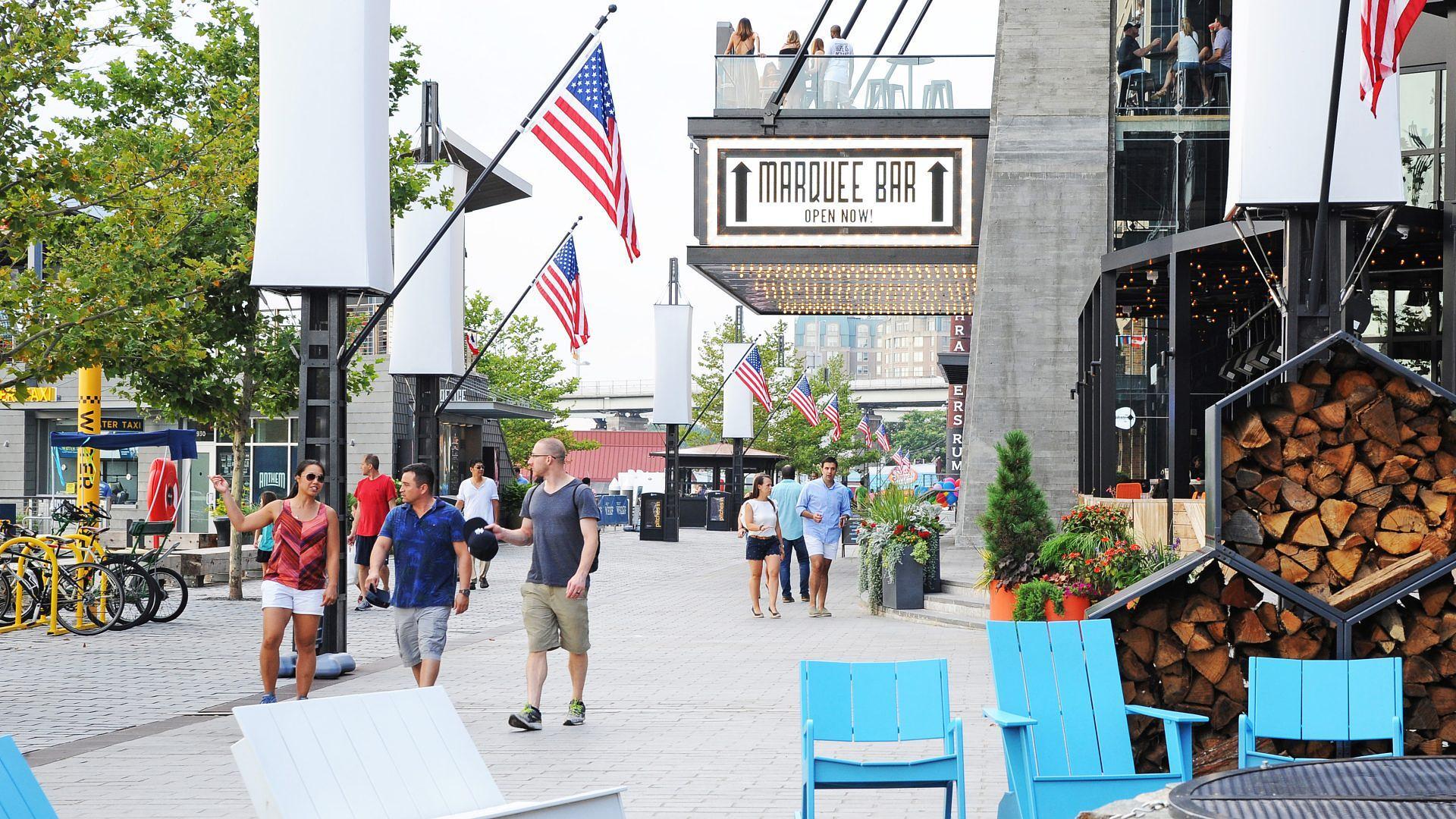 Building Photo - 350 Maple Dr SW