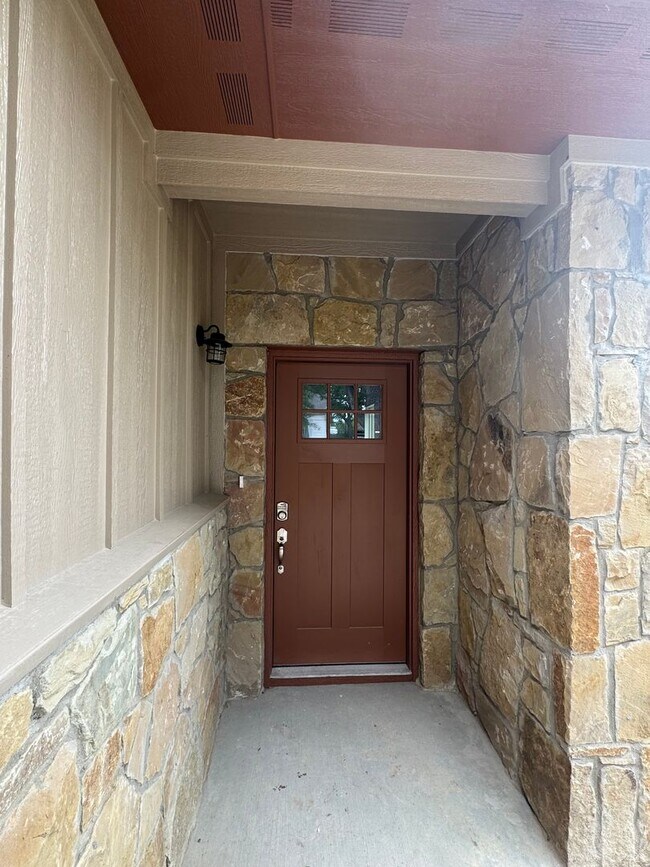 Building Photo - 3/2/2 NEW CONSTRUCTION Spacious YARD WITH ...