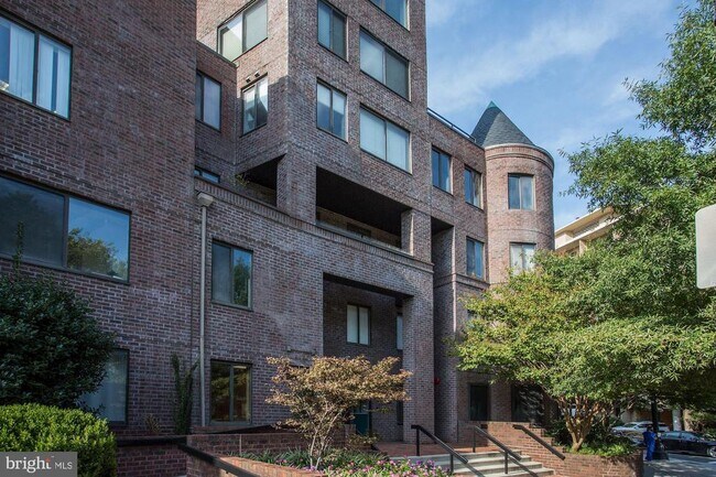 Building Photo - 3 Washington Cir NW