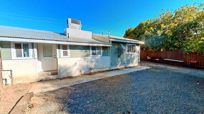 Building Photo - 3 Bedroom, 3 Bathroom Live Oak Canyon Home...