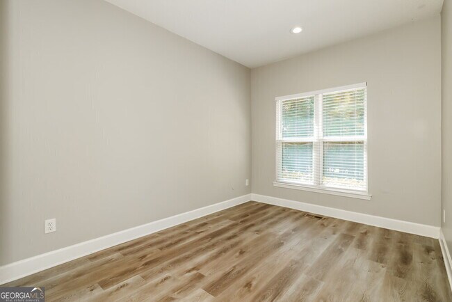 Building Photo - 4048 Golfview Ct