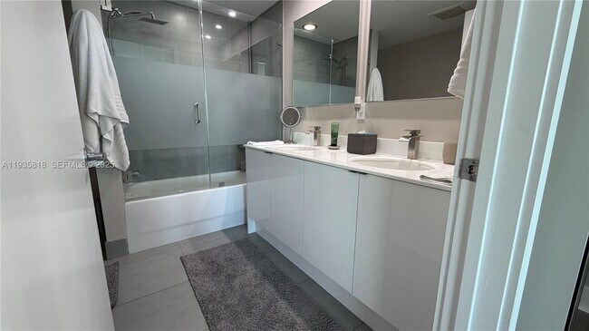 Building Photo - 92 SW 3rd St