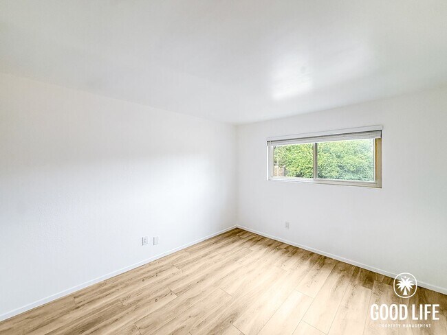 Building Photo - SD: 4BD/2BA Condo in University City with Community Pool, Private Patio & In-Unit Laundry
