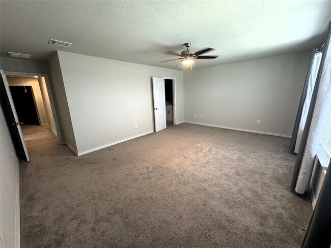 Building Photo - 361 Silktassel Way