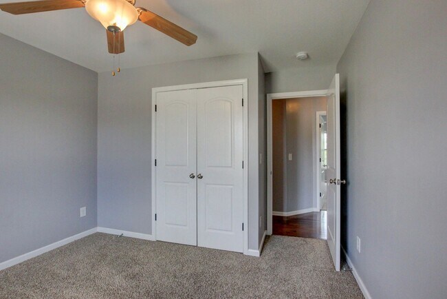 Building Photo - Sweet Splitlevel with Awesome Basement Area