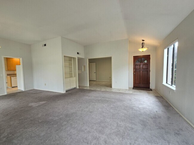 Building Photo - Updated Single level condo in Villa Victoria Available for rent