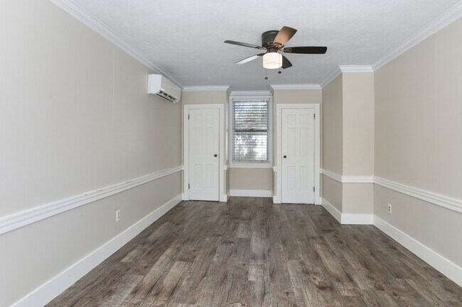 Building Photo - 2030 E 50th St