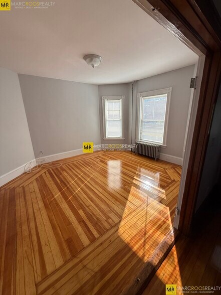 Primary Photo - 76 Willow Ave