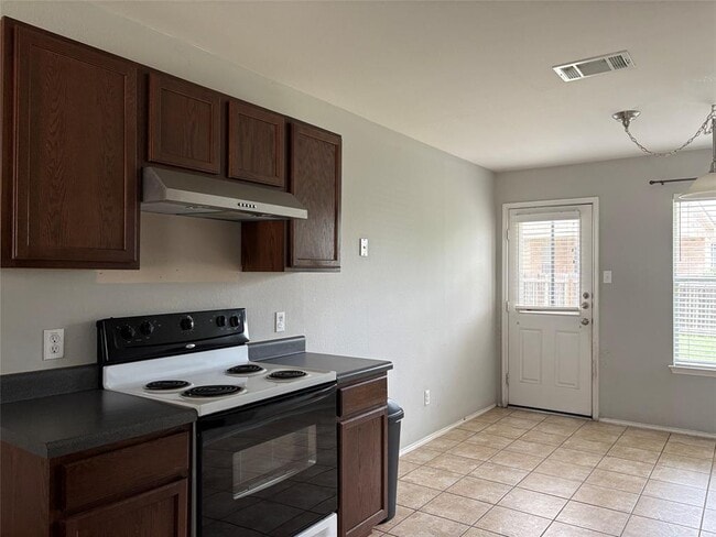 Building Photo - 1034 W South St