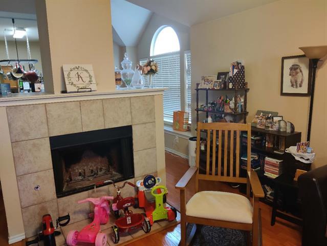 Building Photo - 2209 Spruce Cir