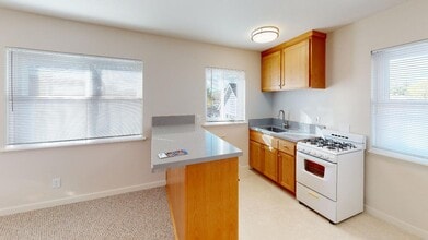 Building Photo - 627 Branch St