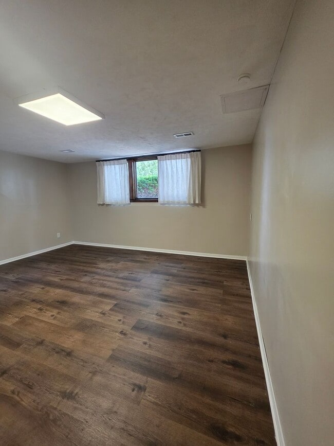 Building Photo - Spacious Three Bedroom in Millard!