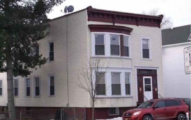 Building Photo - 504 19th St