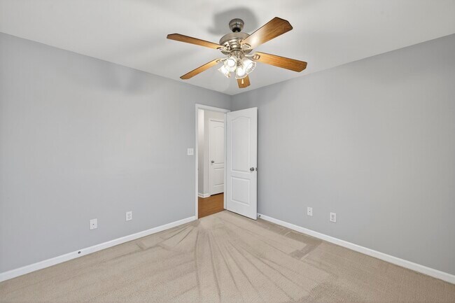 Building Photo - 155 W River Bend Dr
