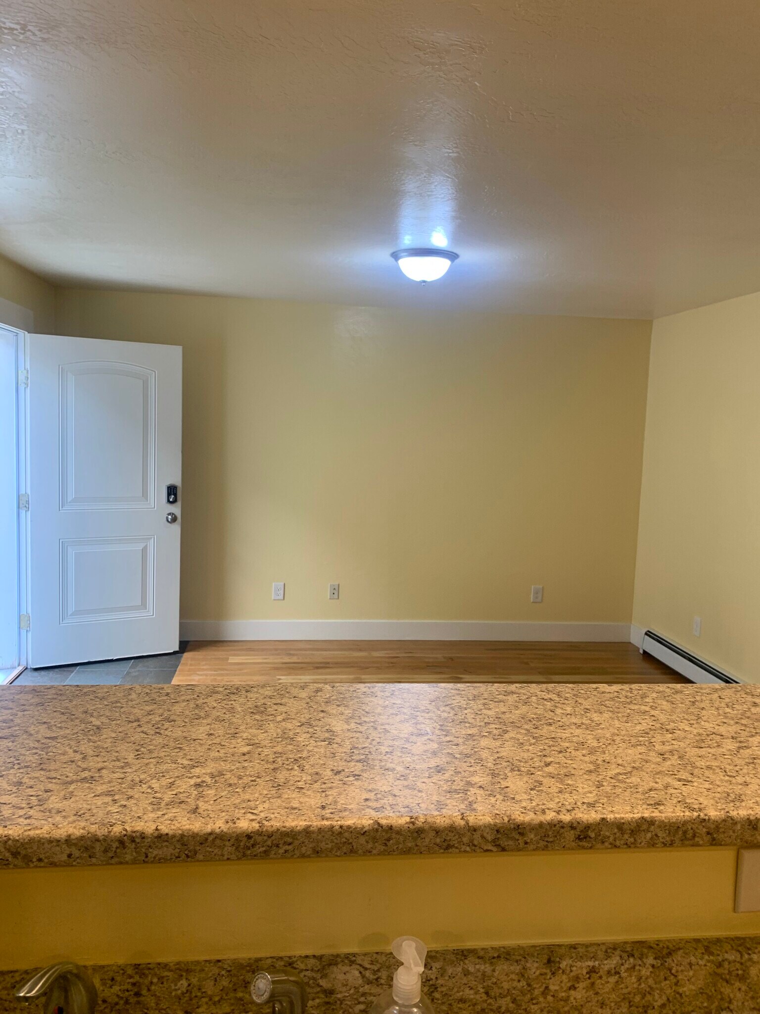 Building Photo - 316 W Broadway St