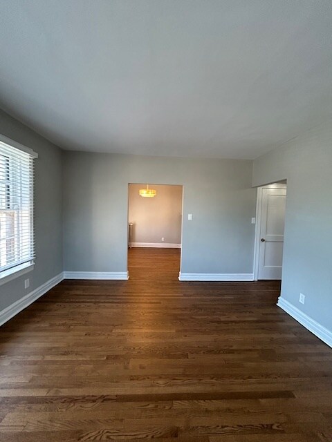 Building Photo - 1601 W Thome Ave