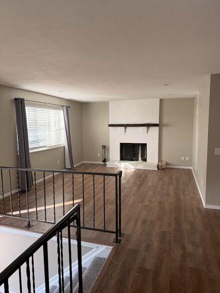 Building Photo - 1002 Barbi Ct