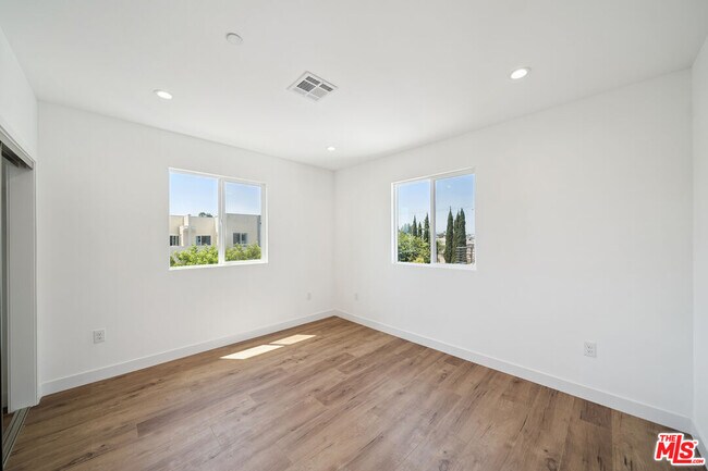 Building Photo - 6336 Beck Ave