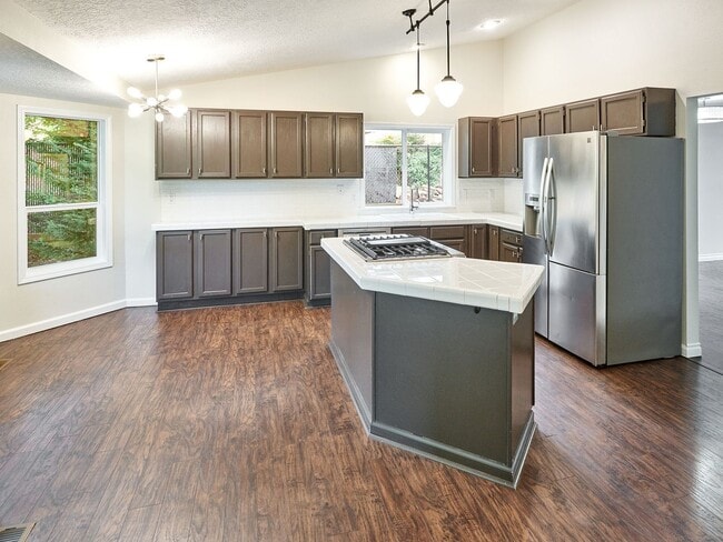 Building Photo - 3 bed, 2 bath single-level home in South Salem