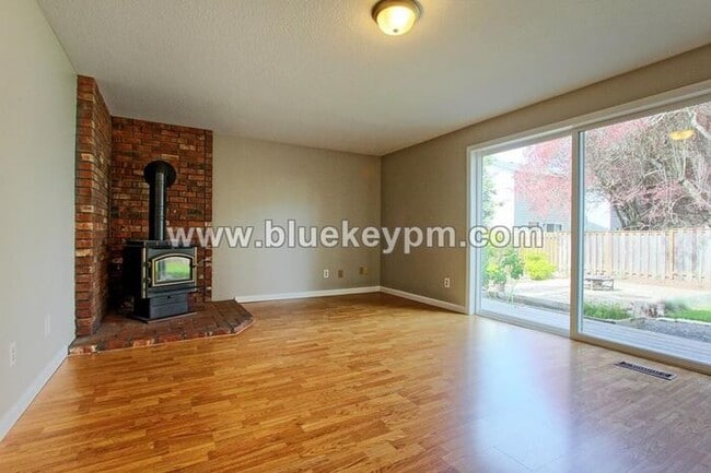 Building Photo - Luxury 3 Bed, 2.5 Bath Home in Beaverton with Large Yard and Bonus Room