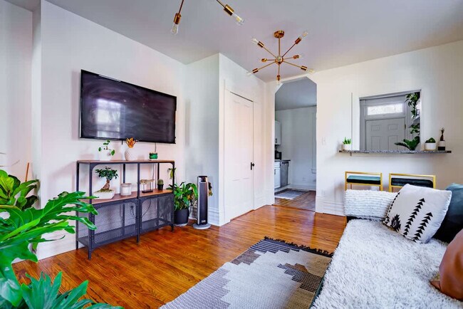 Building Photo - 254 W Poplar Ave