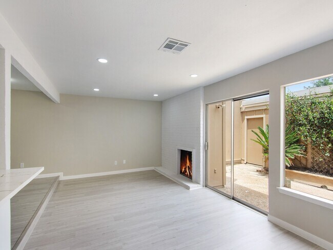 Building Photo - 11624 Village Pl Dr