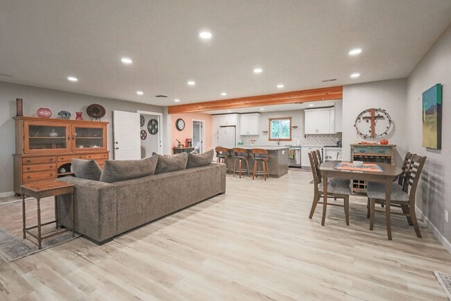 Building Photo - Full Furnished, Cozy Country Cottage Available for short term rental