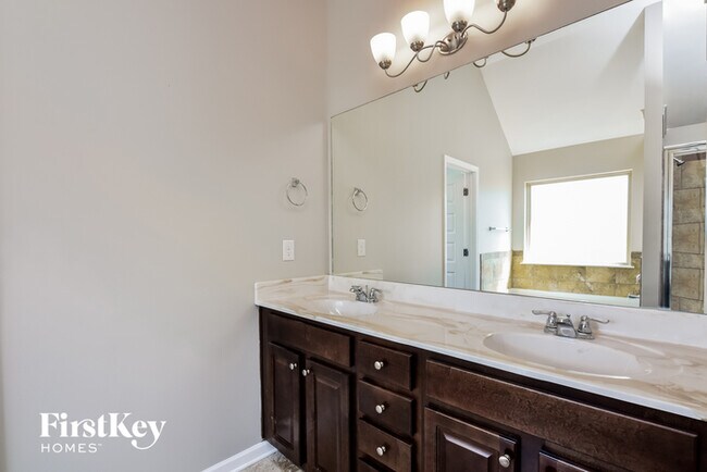 Building Photo - 1690 Long Acre Dr