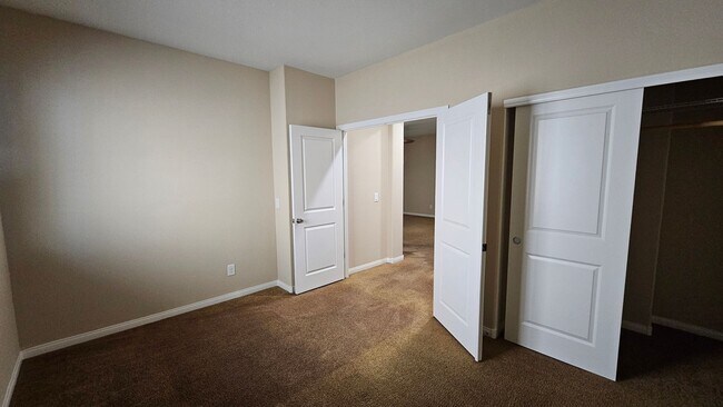 Building Photo - Large 4 bedroom in gated Stetson Trails Community