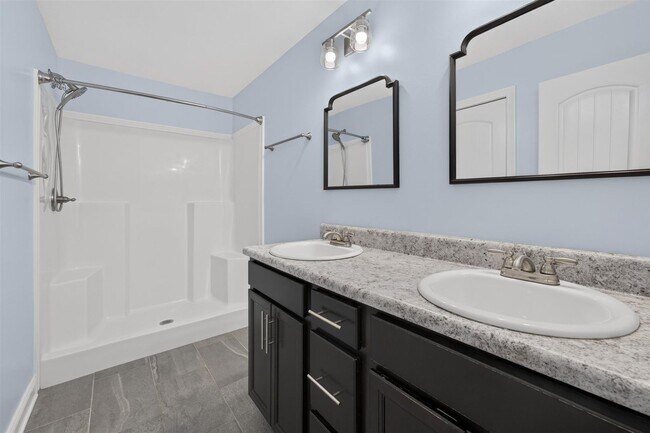 Building Photo - Pet Friendly Three Bedroom!