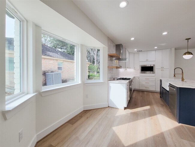 Building Photo - 20223 Laurel Lock Dr