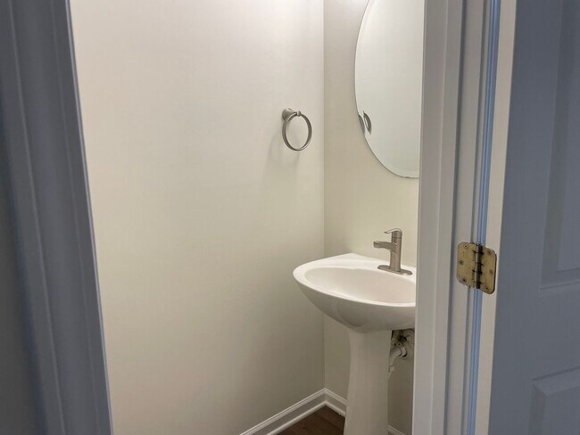 Building Photo - Two Bedroom Townhouse with Bonus Room in Sherrills Ford!