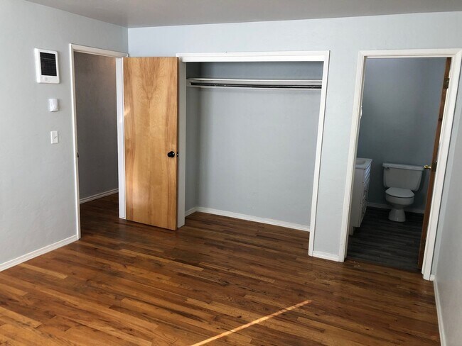 Building Photo - Updated 3 bedroom 1 1/2 bath home with a l...