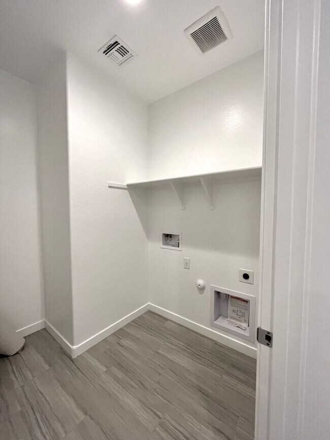 Building Photo - Available September 1st! Newly Built Smart...