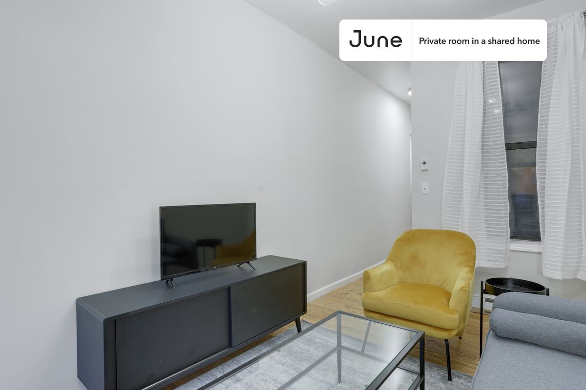 Building Photo - Room in Shared 3 bed/1 bath home in Upper West Side